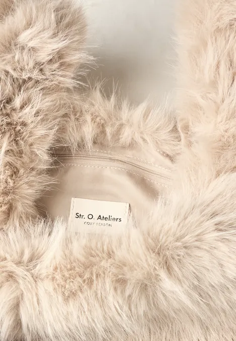 Tasche in Unifarbe aus Fake Fur smooth stone sand Tasche in Unifarbe aus Fake Fur smooth stone sand