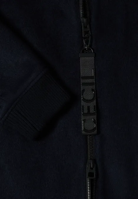 Langer Blouson mit Wollanteil dark navy blue Nahaufnahme eines Reißverschlussanhängers aus schwarzem Stoff mit schwarzer Gummilasche