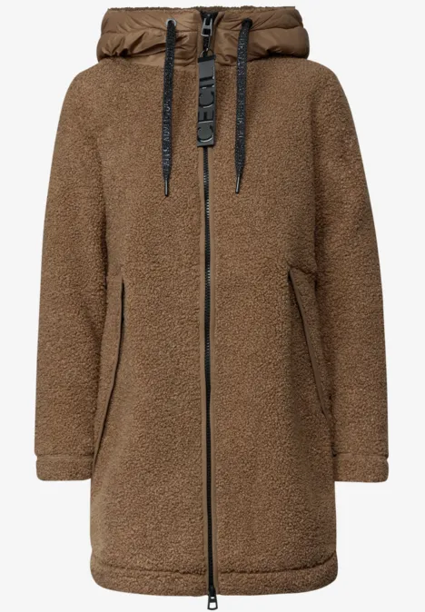 Brauner Teddy-Fleece-Mantel mit Kapuze, durchgehendem Reißverschluss und seitlichen Taschen.