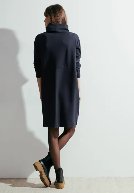 Robe molletonnée à grand col universal blue