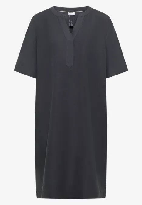 Effen donkergrijze, knielange jurk met korte mouwen, een eenvoudige V-hals en rechte pasvorm.