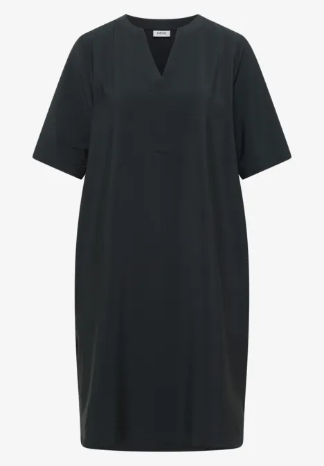 Knielanges Kleid mit Split Neck palm breeze green Schlichtes, knielanges schwarzes Kleid mit V-Ausschnitt und kurzen Ärmeln.
