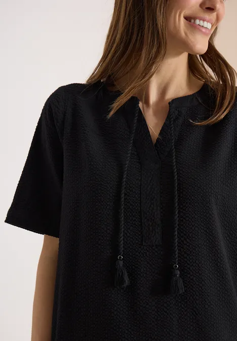 Knielanges Kleid in Seersuckerqualität Black Knielanges Kleid in Seersuckerqualität Black