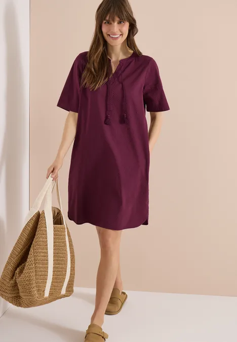 Knielanges Kleid in Seersuckerqualität sweet grape red