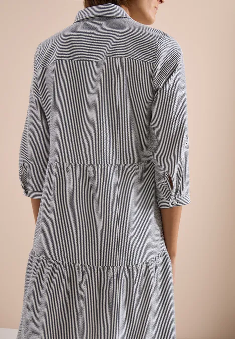 Knielanges Kleid in Seersuckerqualität universal blue