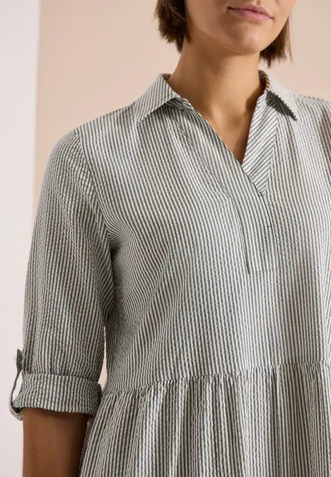 Knielanges Kleid in Seersuckerqualität khaki