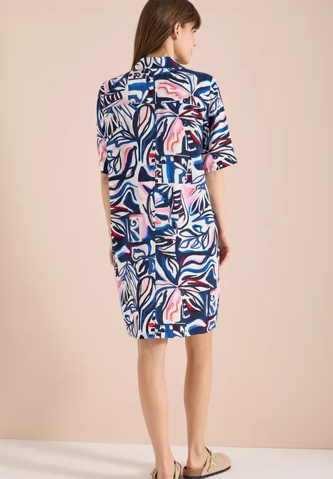 Knielanges Kleid mit grafischem Muster universal blue Knielanges Kleid mit grafischem Muster universal blue