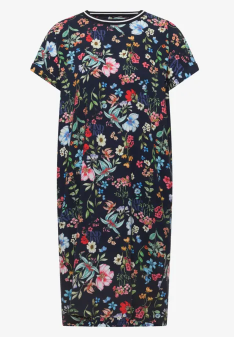 Schwarzes Midikleid mit buntem Blumenmuster, kurzen Ärmeln und lockerem Schnitt.