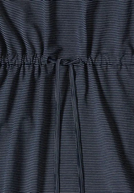 Donkergrijs, fijngestreept kledingstuk met taillekoord.