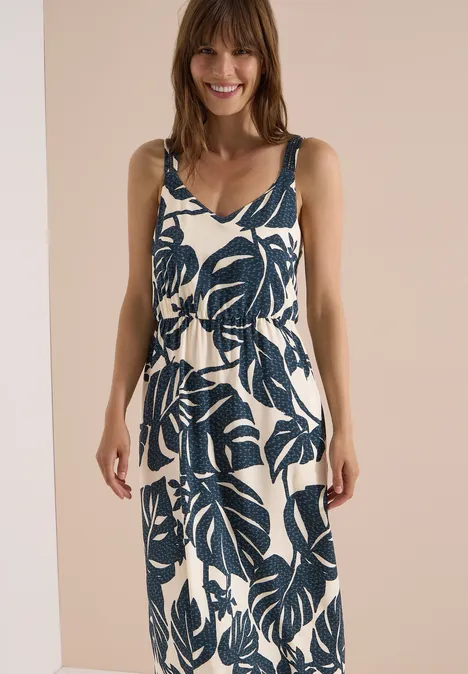 Maxikleid mit V-Neck und Print palm breeze green Damen-Sommerkleid mit V-Ausschnitt und großem dunkelblauem Blattmuster auf hellem Hintergrund.