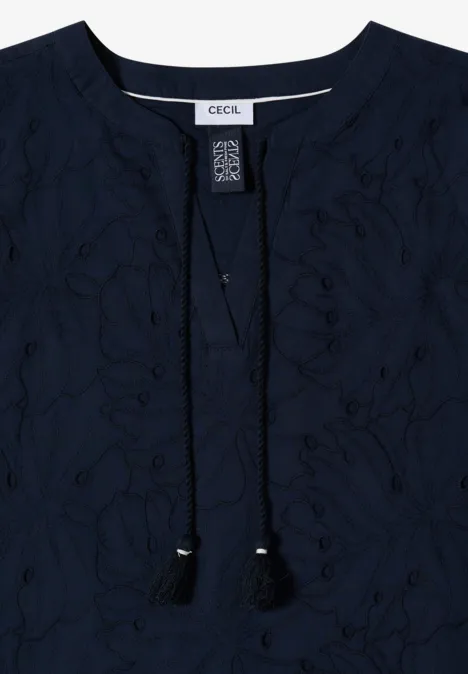 Robe longueur genou avec manches 3/4 et broderie universal blue Top bleu marine pour femme avec broderie florale, encolure ronde et cordon à pompons décoratif.