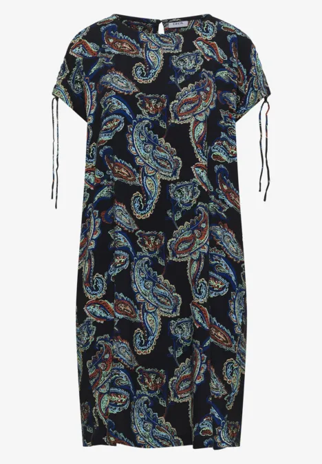 Robe mi-longue à manches courtes universal blue Robe noire genou-longue à motif paisley coloré, manches courtes à cordon et coupe décontractée.