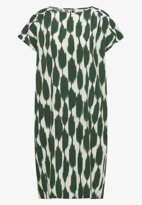 Knielanges Kleid mit Capsleeves und Print vanilla white Locker geschnittenes, knielanges Kleid mit grün-weißem ikat-inspiriertem Muster und kurzen Ärmeln