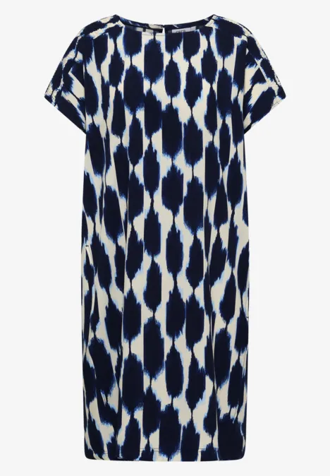 Knielanges Kleid mit Capsleeves und Print urban dark blue Kurzärmeliges, locker geschnittenes Kleid mit blau-weißem abstraktem Muster