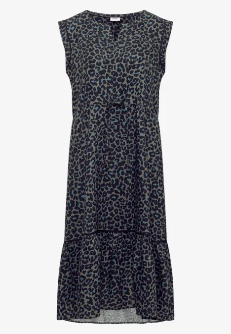 Schwarzes ärmelloses Kleid mit grünem Leo-Muster, Taillengürtel und Volant am Saum.