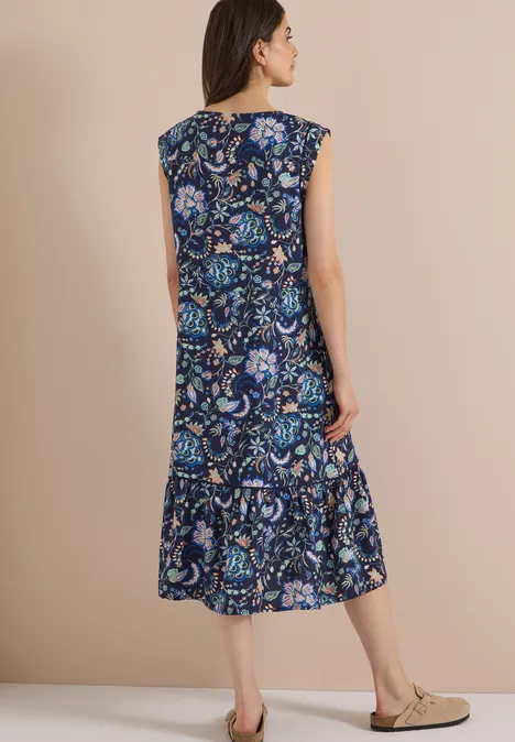 Midikleid mit Split Neck und Print urban dark blue Rückenansicht einer Frau im ärmellosen Midikleid mit blauem Paisley- und Blumenmuster.