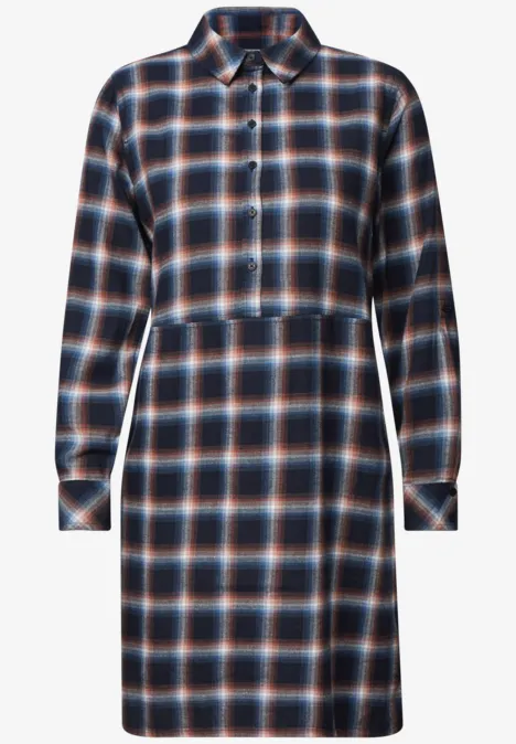 Knielanges Kleid mit Karomuster urban dark blue Dunkelblau-weiß-orange kariertes Hemdkleid mit Kragen, langen Ärmeln und Taillengürtel.