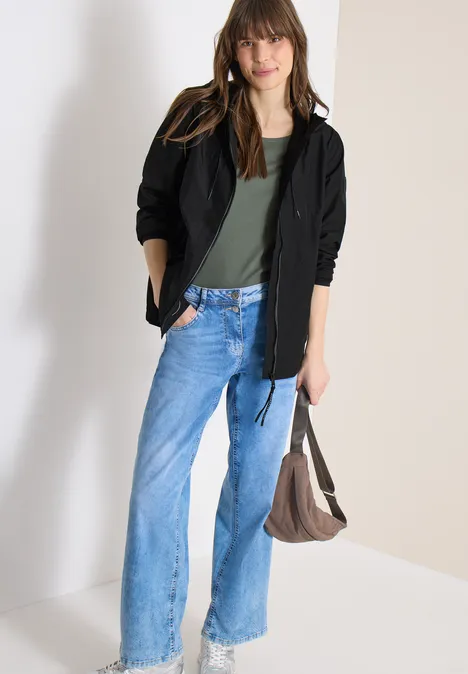 Veste avec capuche et cordon de serrage Black