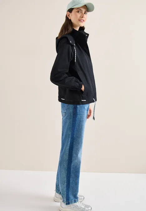 Jacke mit Kapuze und Tunnelzug Black