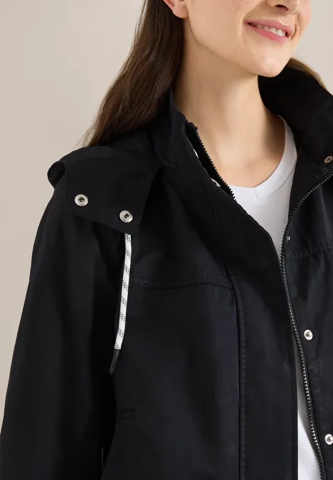 Jacke mit Kapuze und Tunnelzug Black