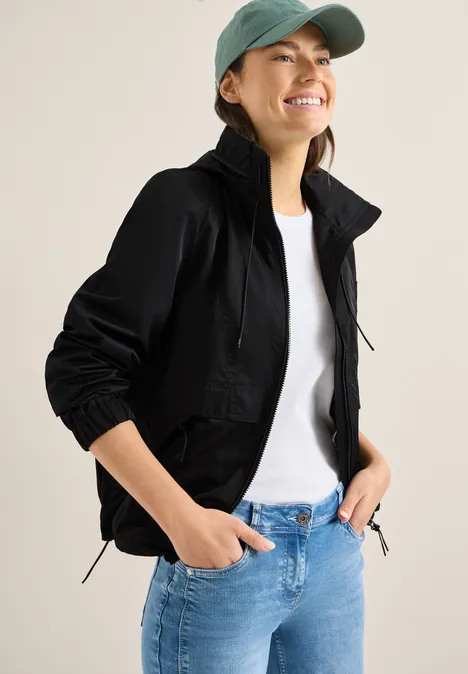 Jacke mit verstaubarer Kapuze Black