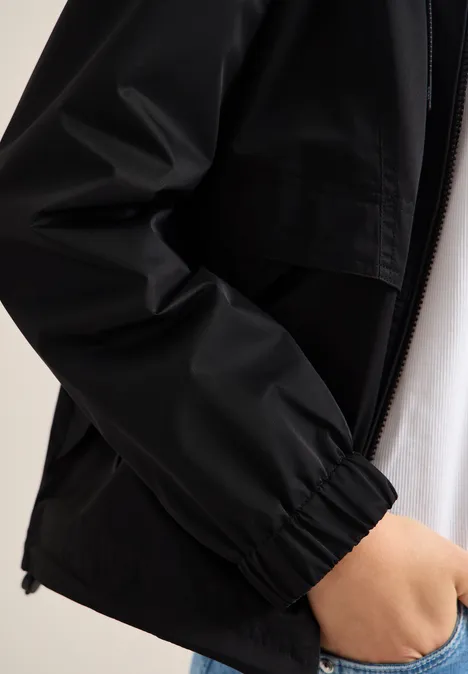 Jacke mit verstaubarer Kapuze Black
