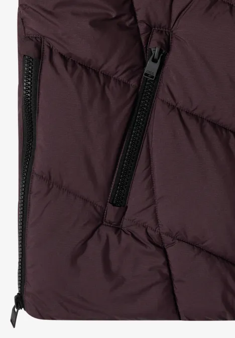 Puffer-Jacke in Midi-Länge mit Kapuze berry red Nahaufnahme einer dunkelroten Steppjacke mit sichtbaren Reißverschlusstaschen.