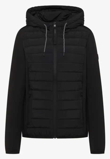 Veste à capuche noire avec devant matelassé et fermeture éclair.