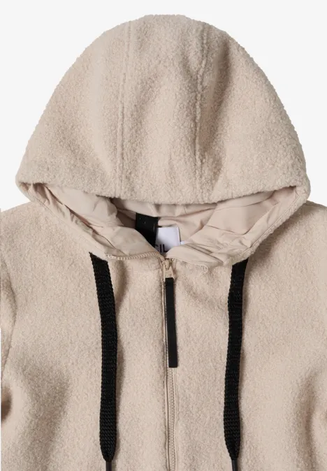 Beige Kuschel-Fleece-Hoodie mit Reißverschluss und schwarzen Kordeln, samtig und warm.