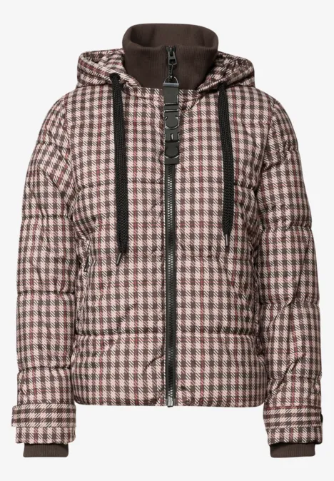 Gewatteerde, geruite capuchonjas met rits voor, zwarte koorden en een opgezette look.