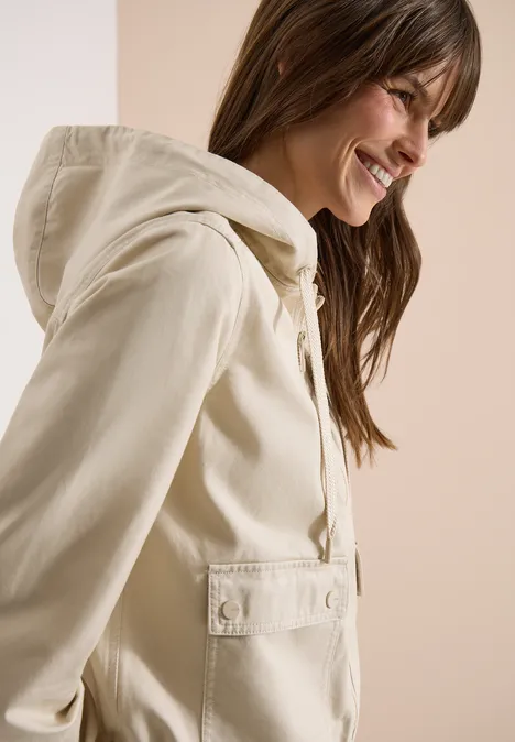 Jacke mit Kapuze und Elastikbund pearl beige