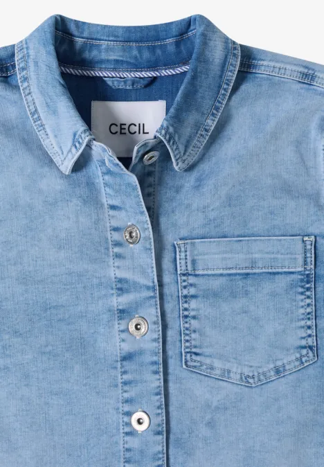 Hellblaue Jeansbluse mit Kragen, Knopfleiste und aufgesetzter Brusttasche, Marke CECIL.