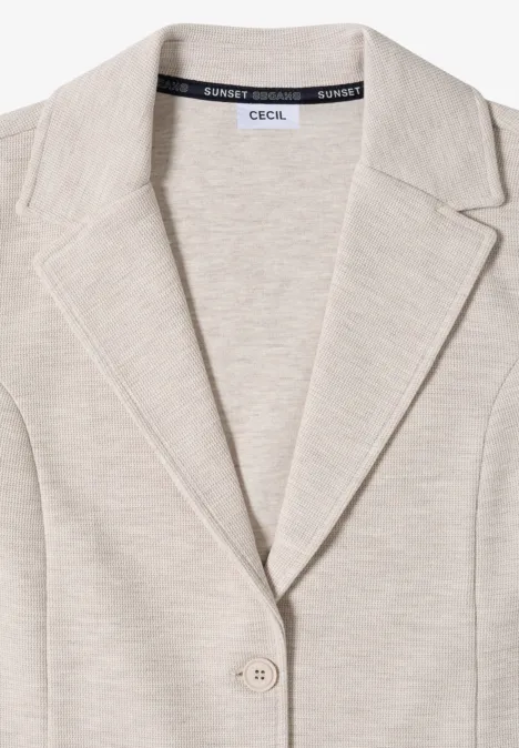 Beige jerseyblazer met reverskraag en enkele knoop.