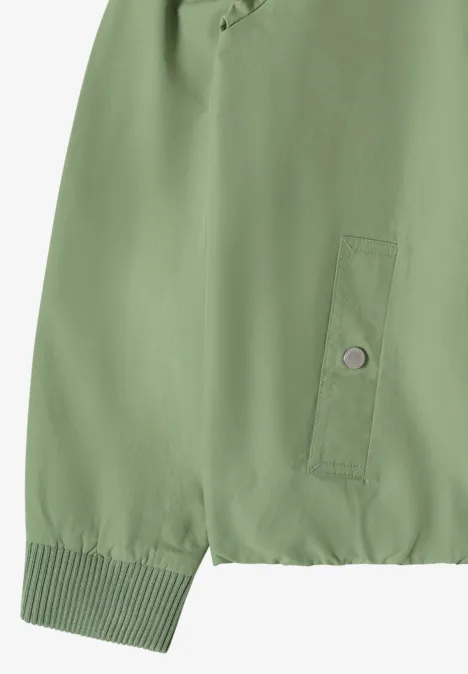 Groene jas met geribbelde boorden, zijzak met knoop en elastische zoom
