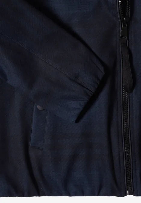 Karierte Jacke in Wolloptik mit Stehkragen urban dark blue melange Nahaufnahme einer dunkelblauen Jacke mit Reißverschluss und Taschenklappe.