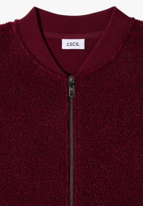 Veste zippée en polaire bordeaux avec col montant et logo CECIL discret.