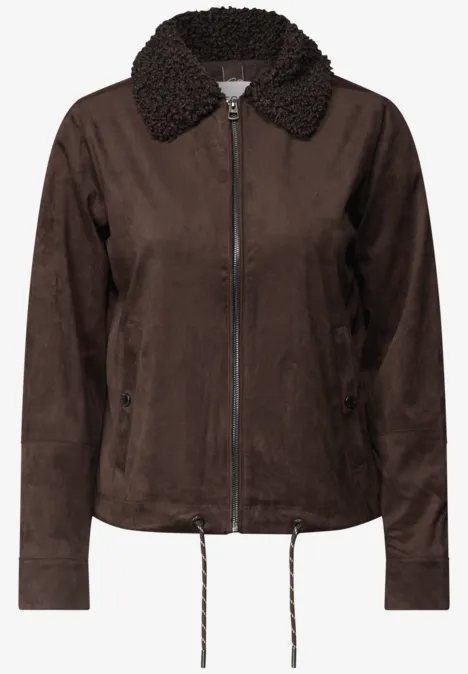 Velours Jacke mit Teddy-Kragen truffle brown Braune Wildlederoptik-Jacke mit Reißverschluss und kuscheligem Teddyfellkragen.
