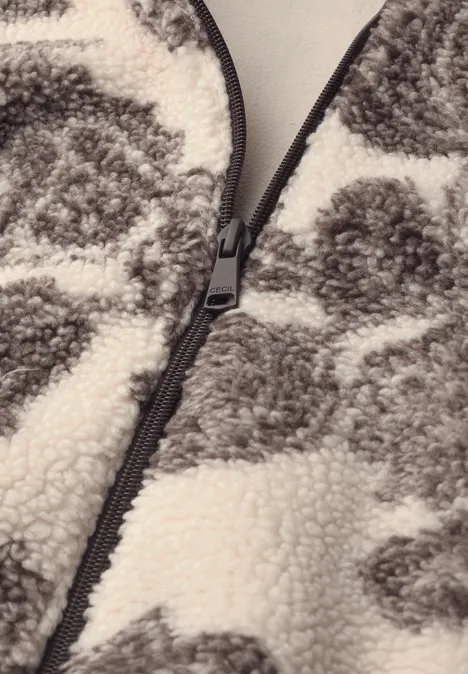 Teddyjasje met opstaande kraag en patroon teddy vanilla white Close-up van grijs-witte fleece met een ritssluiting in het midden.