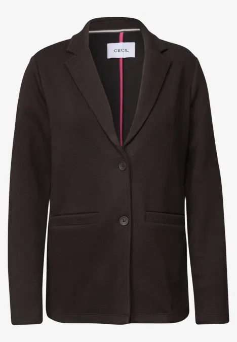 Zwarte blazer met reverskraag, twee knopen en subtiele zakken.