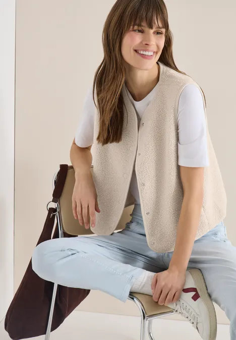 Weste aus Teddy-Material mit Rundhals teddy vanilla white Weste aus Teddy-Material mit Rundhals teddy vanilla white