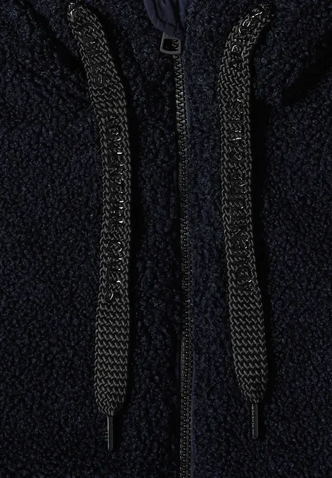 Teddy-Weste mit Steppteil und Zipper dark navy blue Nahaufnahme eines dunkelblauen Fleece-Hoodies mit Kordelzug und Reißverschluss