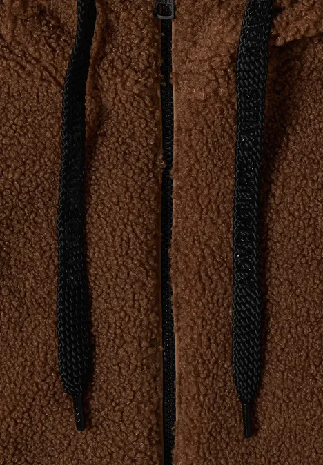 Teddy-Weste mit Steppteil und Zipper dark toffee brown Braune Sherpa-Fleecejacke mit Reißverschluss und schwarzen Kapuzenkordeln.