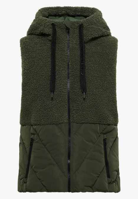 Teddy-Weste mit Steppteil und Zipper shadow khaki Ärmellose, olivgrüne Steppweste mit Sherpa-Fleece am Oberteil, Kapuze und Reißverschluss.