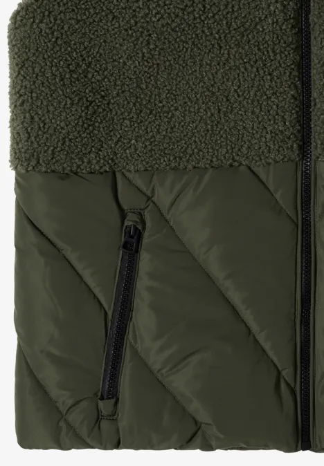 Teddy-Weste mit Steppteil und Zipper shadow khaki Grüner gesteppter Stoff mit Sherpa-Detail und Reißverschlusstasche.