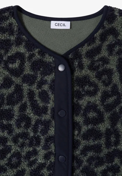 Teddy-Weste mit Softshelldetails und Leo-Muster dried olive green Olivgrüner Cardigan mit Leopardenmuster und schwarzen Besätzen, Knopfleiste und Markenlabel 'CECIL'.
