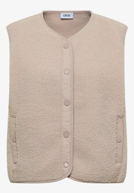 Veste sans manches en polaire teddy beige, boutons et poches.