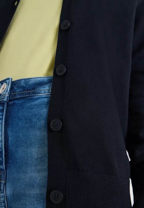 Basis vest universal blue