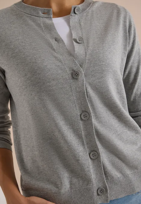 Kardigan z okrągłym dekoltem i Listwą guzikową mineral grey melange Szary kardigan na guziki, z okrągłym dekoltem i długimi rękawami, noszony z białym t-shirtem.