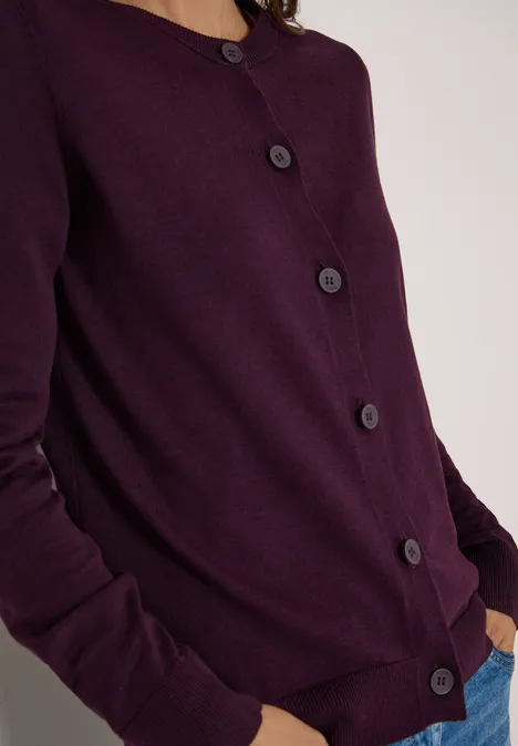 Cardigan à col rond et patte de boutonnage eggplant red Dunkellila Strickjacke mit Knopfleiste, langen Ärmeln und seitlicher Tasche