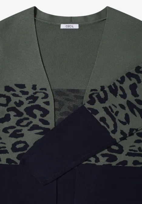Grüner und schwarzer Strickcardigan mit Leopardenmuster und V-Ausschnitt.